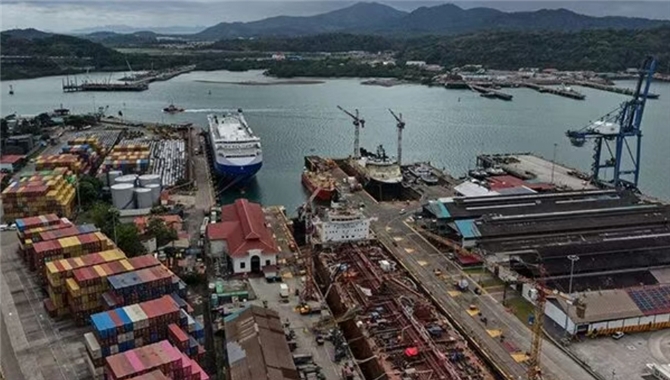最新：巴拿马政府强行接管长和港