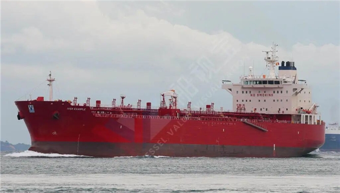 买下第一艘箱船后，这家国资航运