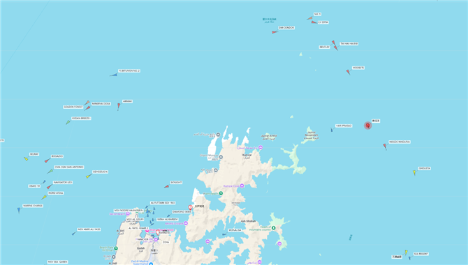 霍尔木兹海峡油轮运输陷入停滞
