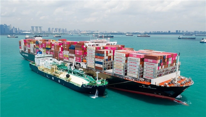 阳明海运在新加坡完成首次LNG加注