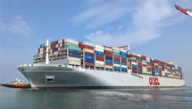 L超大集装箱船遭遇恶劣天气，57个集装箱