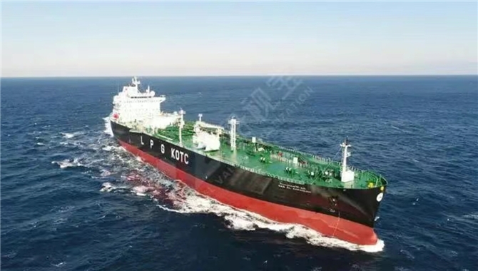 突发！一LPG船在富查伊拉外海锚地遇袭