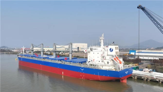 散货船“三连发”！中波公司做实“散杂兼营”业务