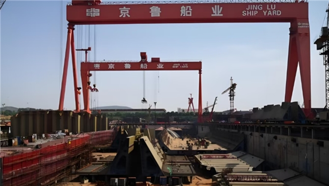 中国山东蓬莱船厂再做突破，3+