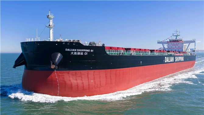 大连海运首船 ＂大连海运 01＂ 轮